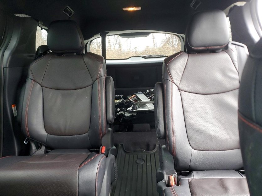 Salvage 2025 Toyota Sienna Xse