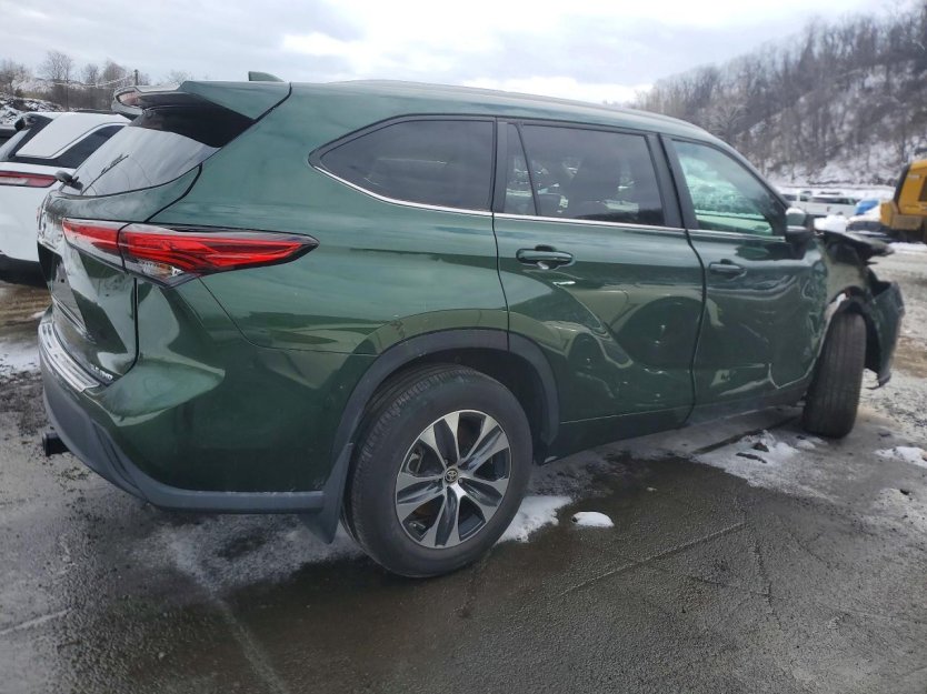 Salvage 2023 Toyota Highlander Xle