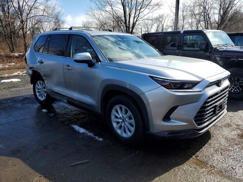 Salvage 2024 Toyota Grand Highlander Xle