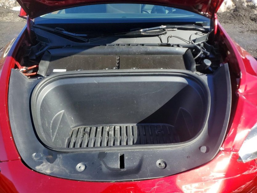 Salvage 2024 Tesla Model Y 