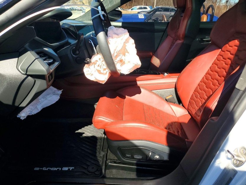 Salvage 2024 Audi E-tron Prestige