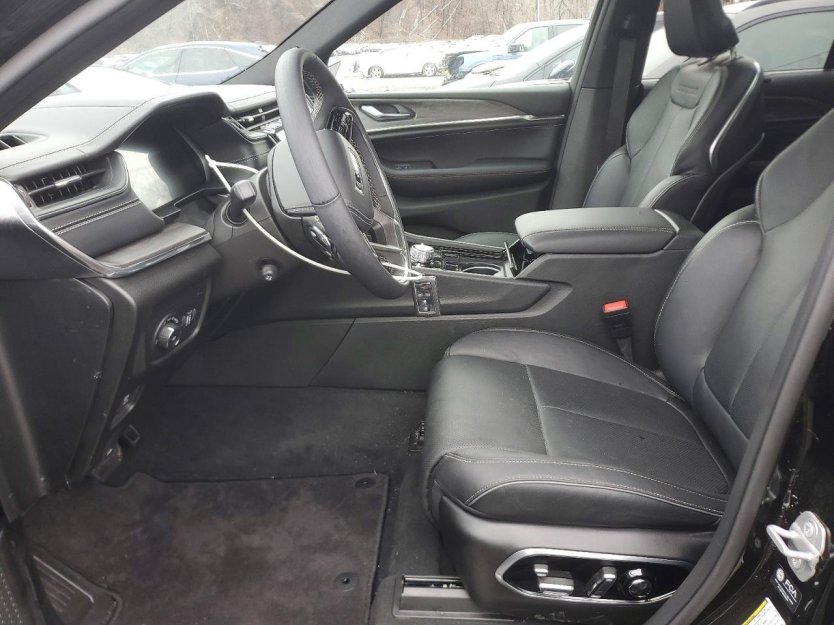 Salvage 2025 Jeep Grand Cherokee Overland