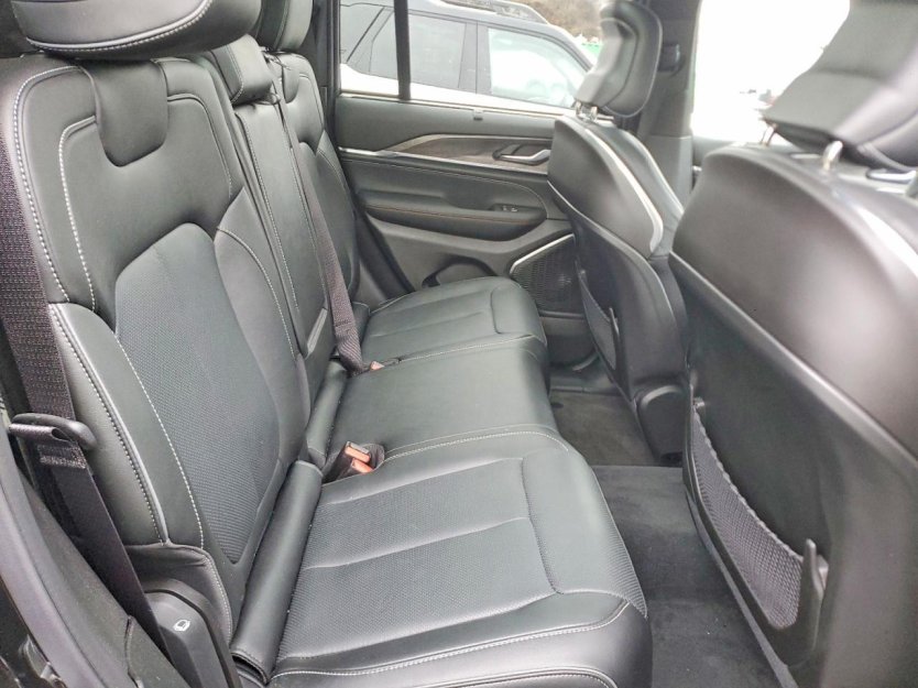 Salvage 2025 Jeep Grand Cherokee Overland