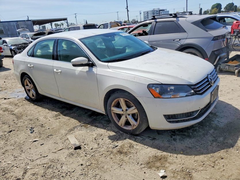 Salvage 2013 Volkswagen Passat Se