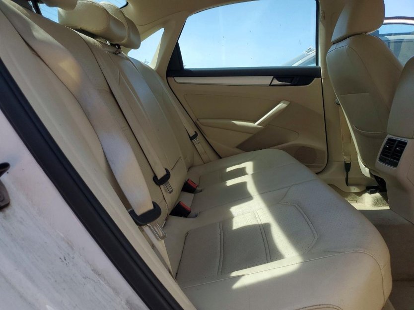 Salvage 2013 Volkswagen Passat Se