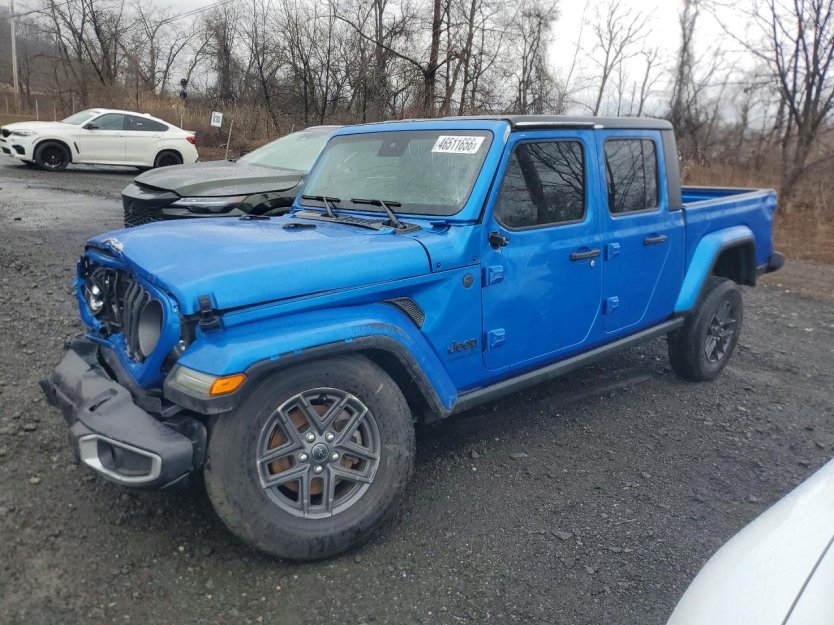 Salvage 2024 Jeep Gladiator 