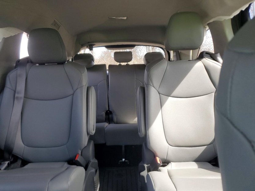Salvage 2024 Toyota Sienna Xle 7-passenger