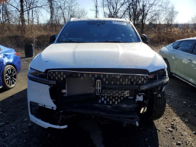 Salvage 2025 Lincoln Navigator 