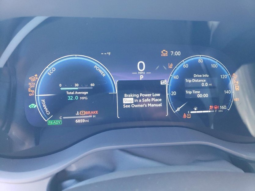 Salvage 2025 Toyota Sienna Woodland Edition