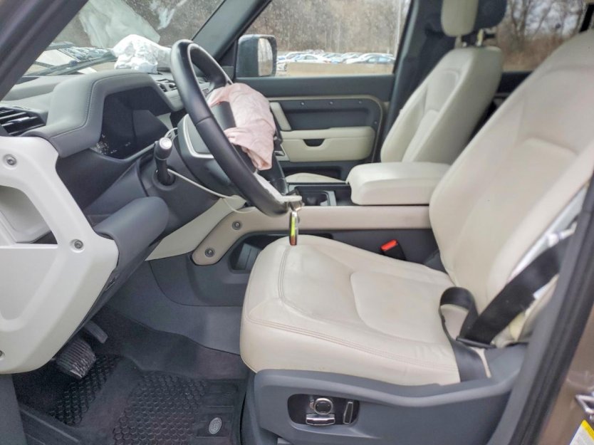 Salvage 2023 Land Rover Defender 130 Se