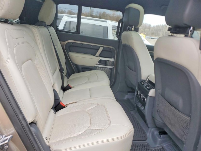 Salvage 2023 Land Rover Defender 130 Se