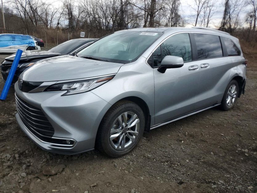 Salvage 2024 Toyota Sienna Awd Hybrid Limited