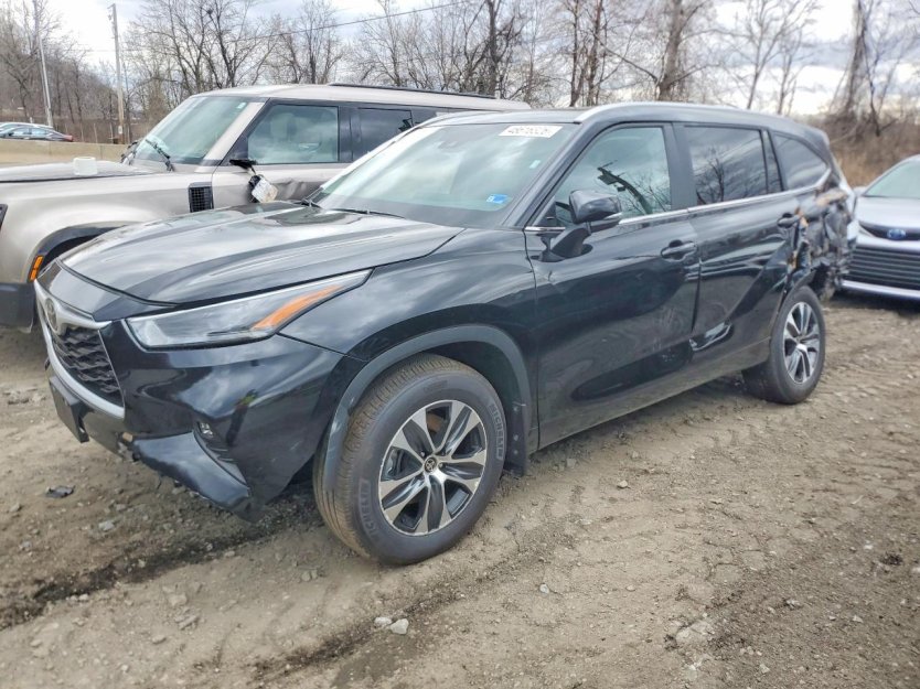 Salvage 2026 Toyota Highlander Xle