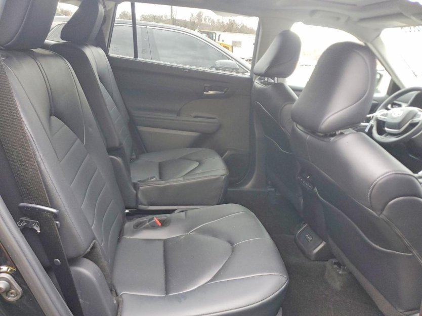 Salvage 2026 Toyota Highlander Xle