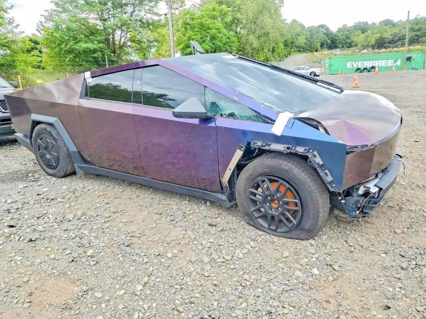 Salvage 2024 Tesla Cybertruck 