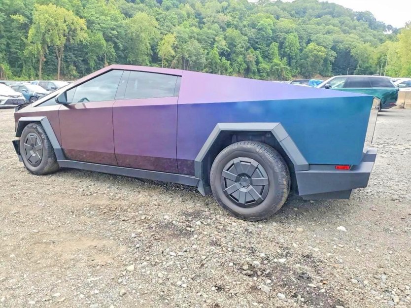 Salvage 2024 Tesla Cybertruck 