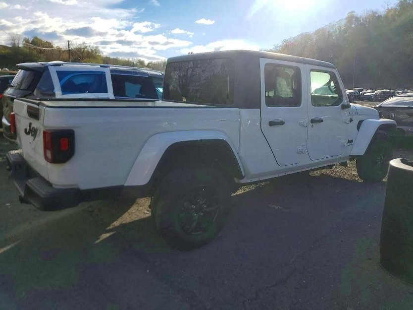 Salvage 2022 Jeep Gladiator 
