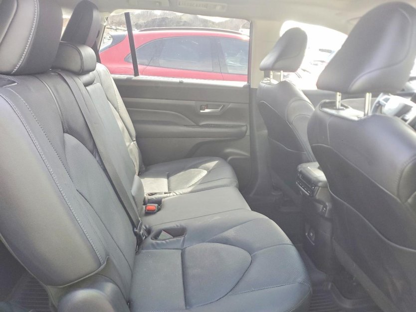 Salvage 2025 Toyota Grand Highlander Hybrid Limited