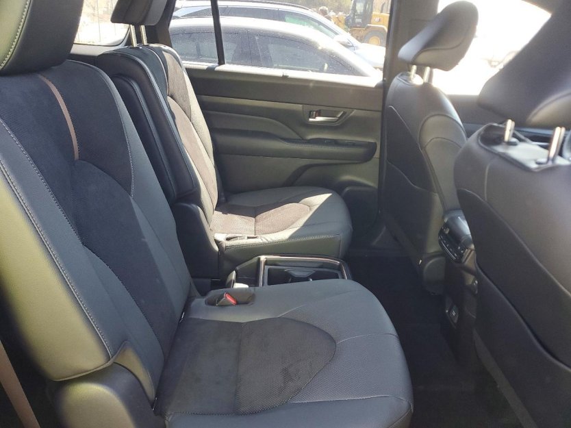 Salvage 2025 Toyota Grand Highlander Hybrid Max Platinum