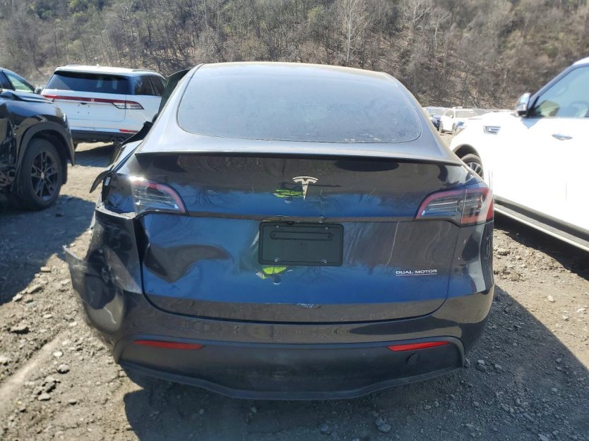 Salvage 2025 Tesla Model Y 