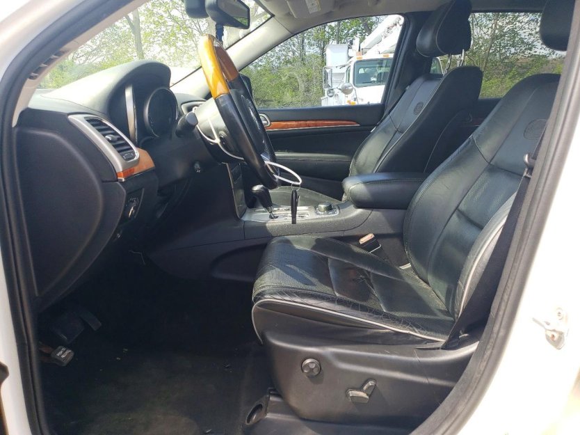 Salvage 2012 Jeep Grand Cherokee Overland