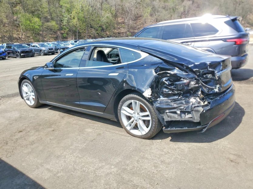 Salvage 2015 Tesla Model S 