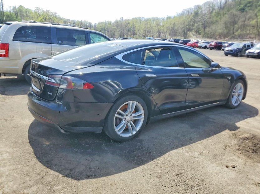 Salvage 2015 Tesla Model S 