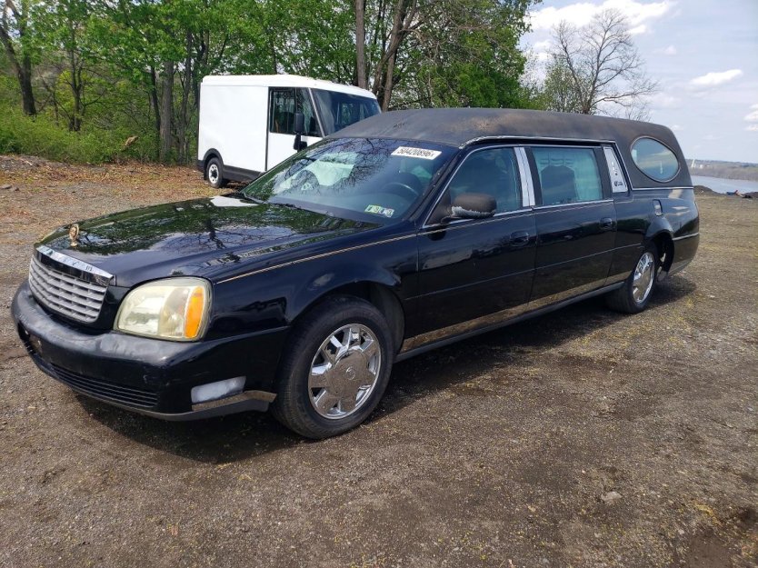 Salvage 2003 Cadillac Commercial Hearse