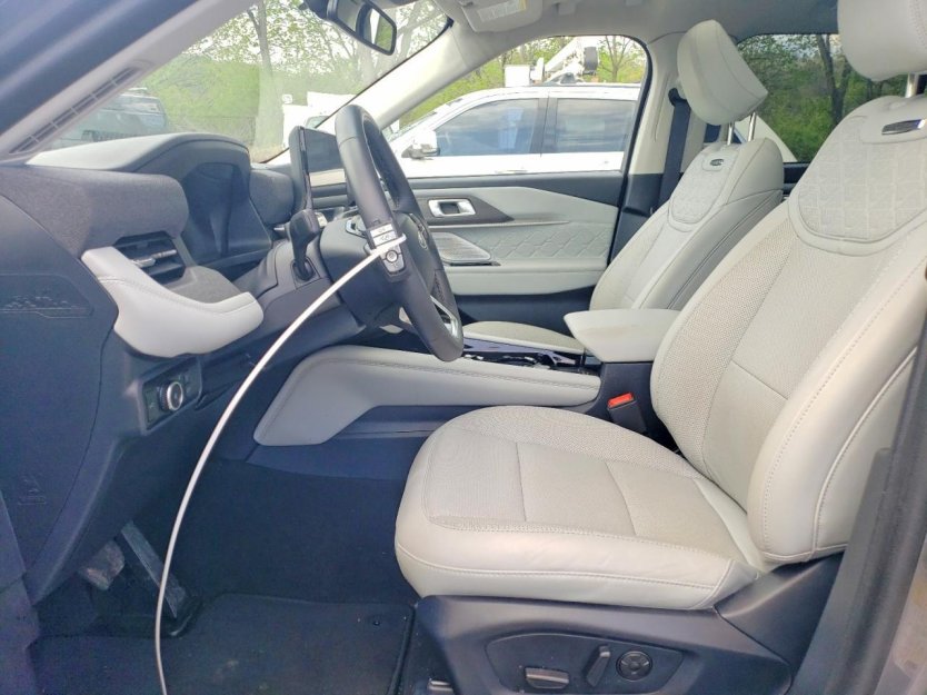 Salvage 2025 Ford Explorer Platinum