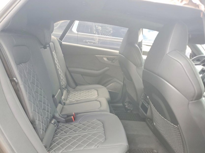 Salvage 2025 Audi Sq8 Prestige