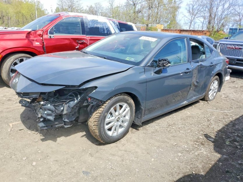 Salvage 2025 Toyota Camry Le