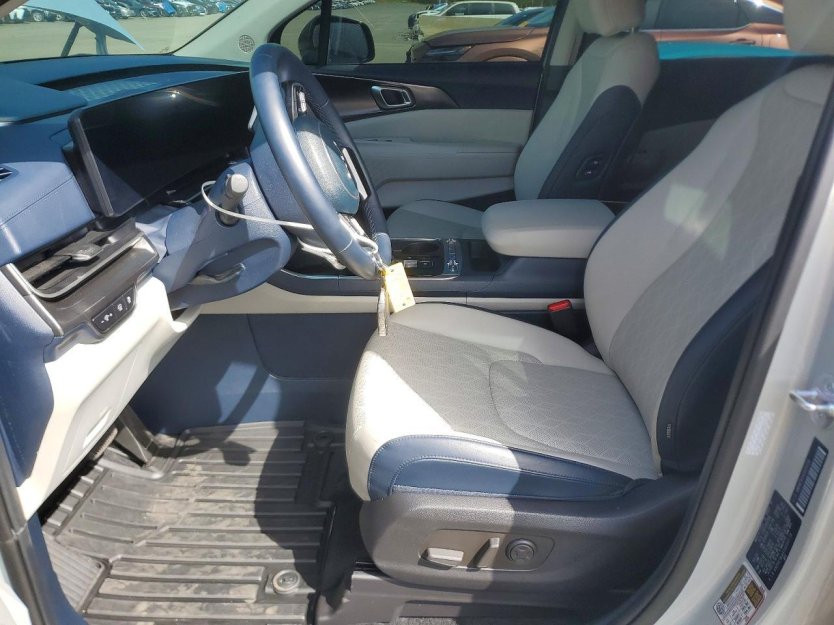 Salvage 2025 Kia Carnival Sx