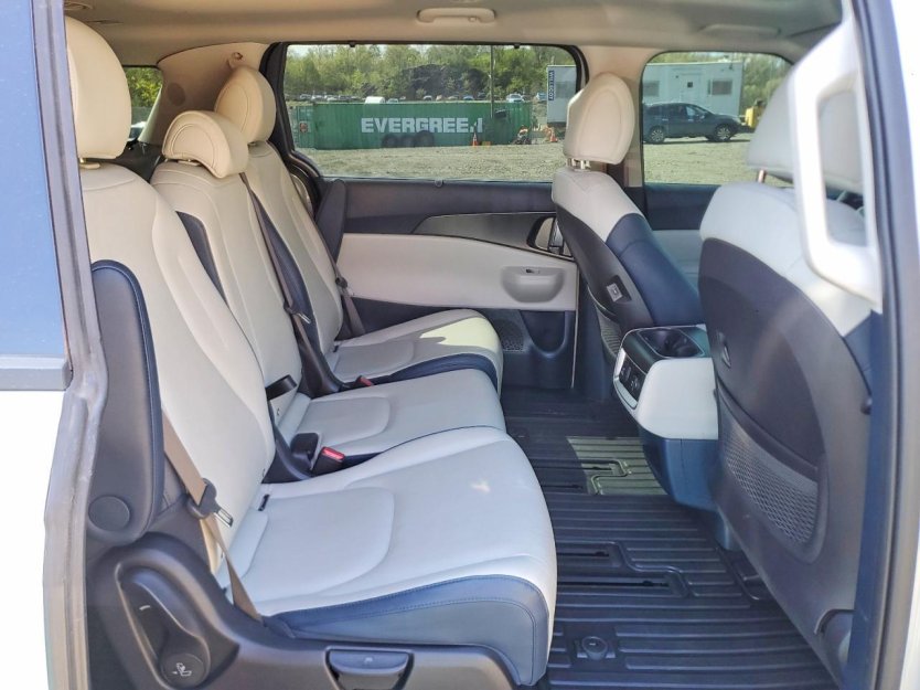 Salvage 2025 Kia Carnival Sx