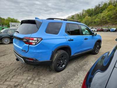 Salvage 2025 Honda Pilot Trailsport