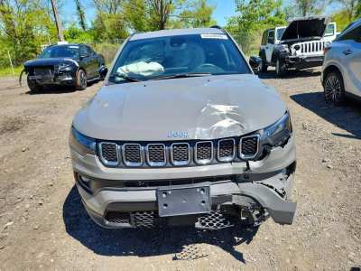 Salvage 2024 Jeep Compass 