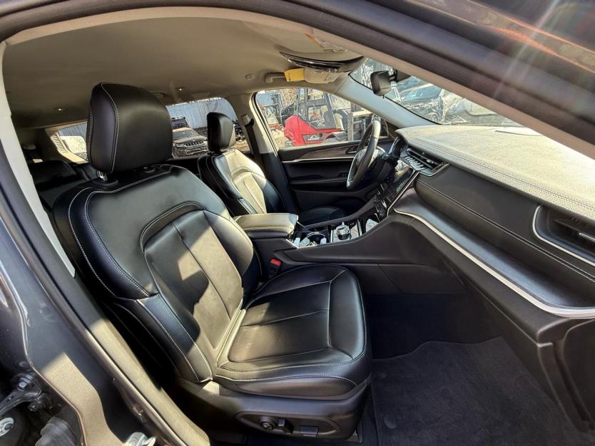 Salvage 2023 Jeep Grand Cherokee Limited