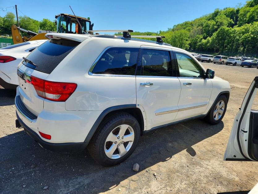 Salvage 2011 Jeep Grand Cherokee Overland