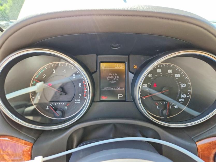 Salvage 2011 Jeep Grand Cherokee Overland