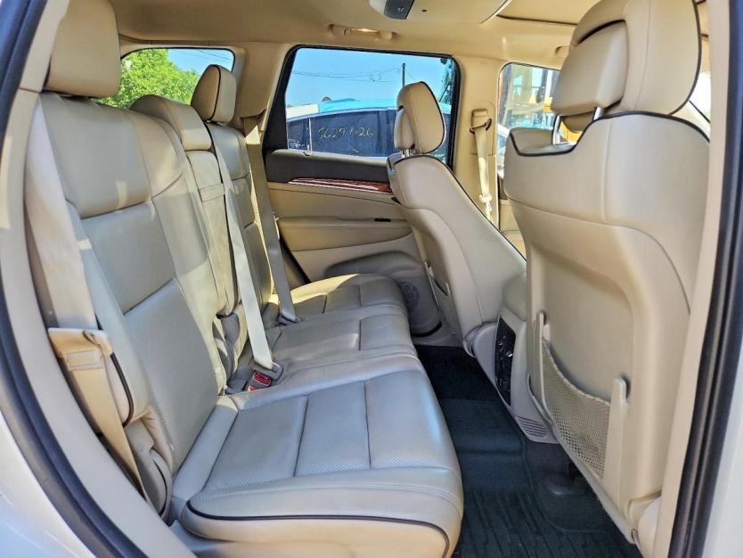 Salvage 2011 Jeep Grand Cherokee Overland