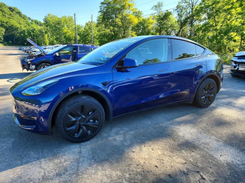 Salvage 2023 Tesla Model Y 