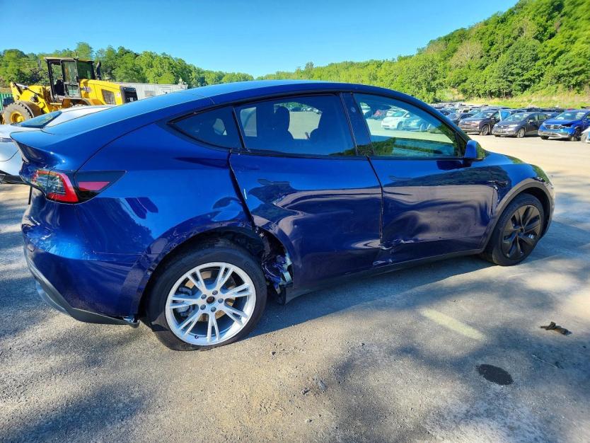 Salvage 2023 Tesla Model Y 