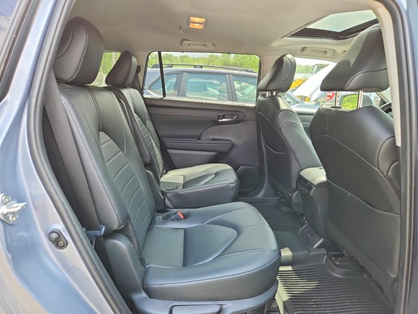 Salvage 2024 Toyota Highlander Xle