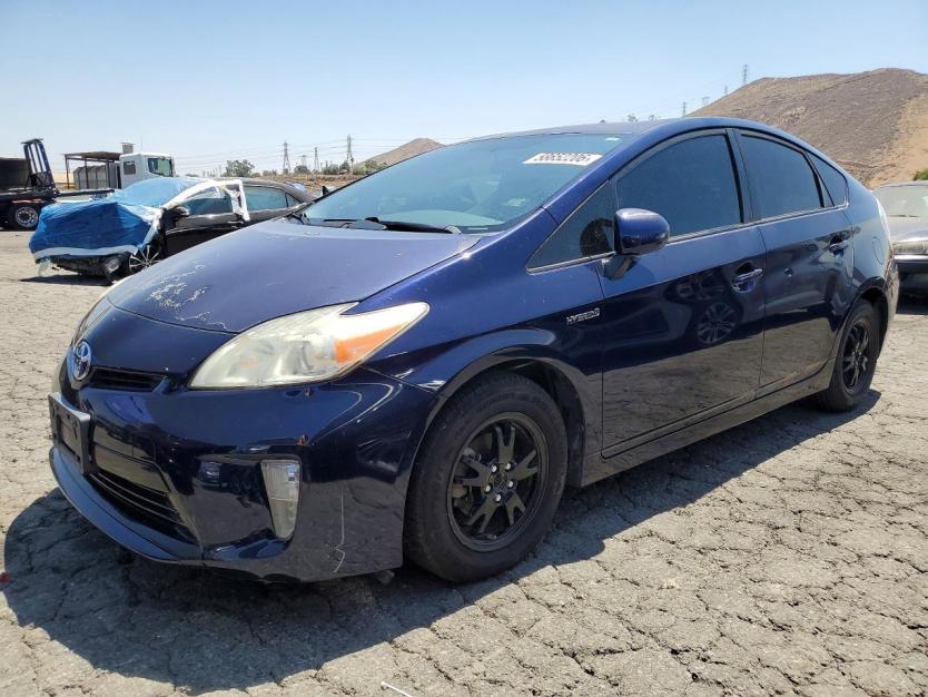 Salvage 2014 Toyota Prius Two