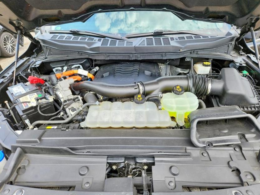 Salvage 2022 Ford F150 