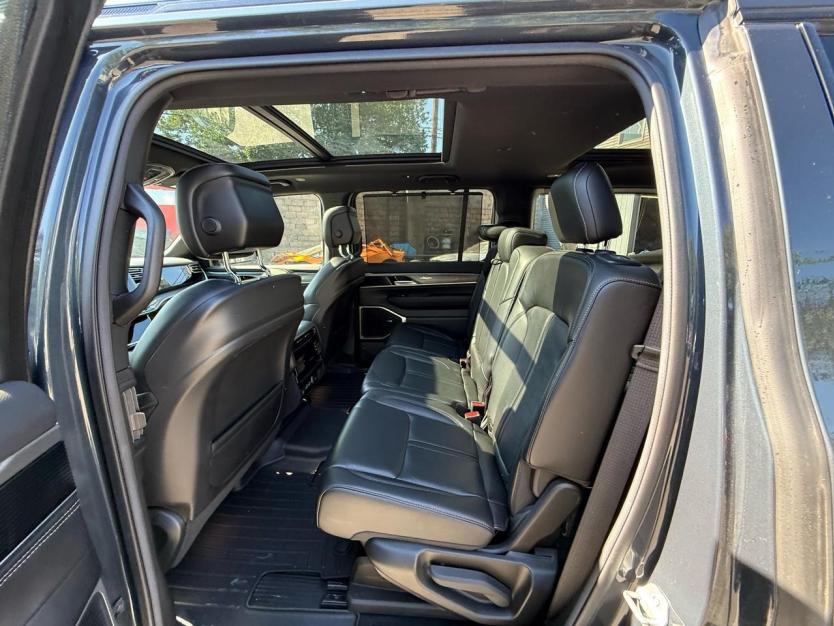 Salvage 2022 Jeep Wagoneer Series I