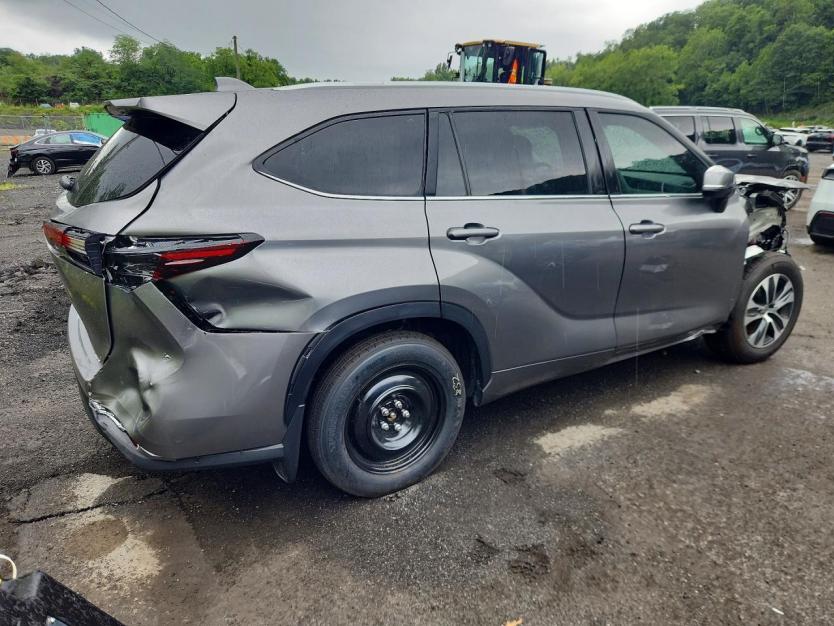 Salvage 2026 Toyota Highlander Xle
