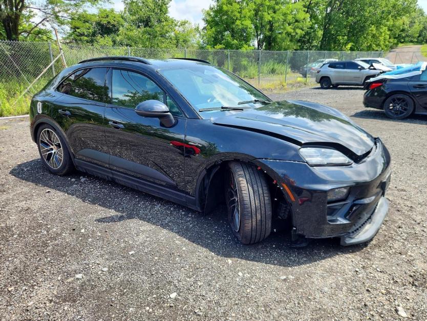 Salvage 2025 Porsche Macan 4s