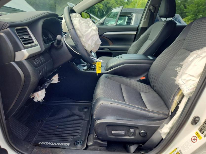 Salvage 2019 Toyota Highlander Le Plus