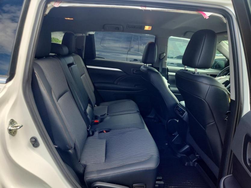 Salvage 2019 Toyota Highlander Le Plus