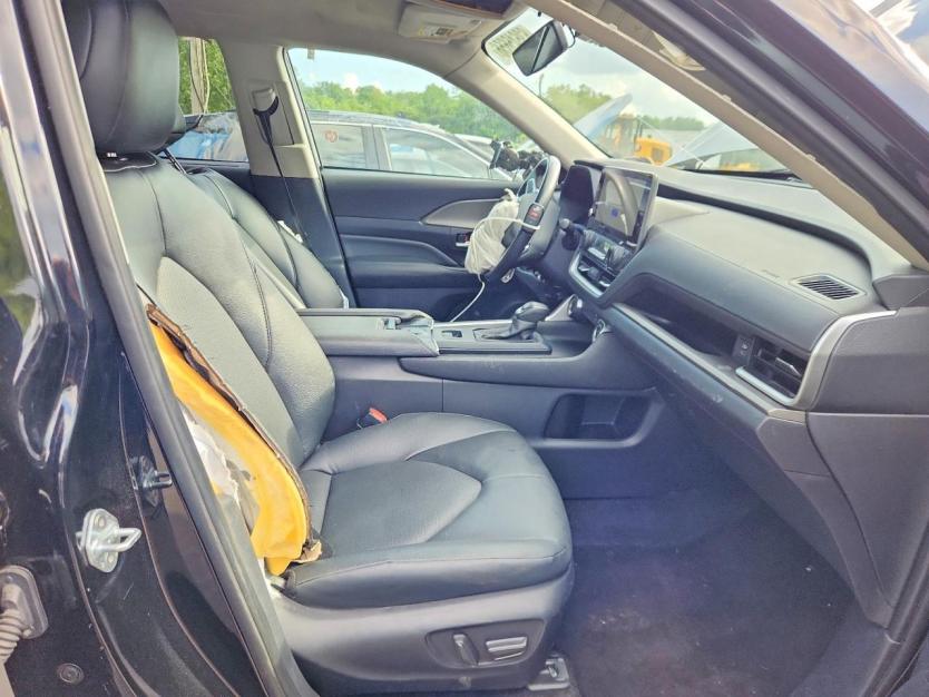 Salvage 2025 Toyota Grand Highlander Xle